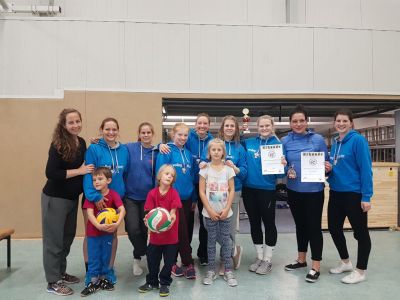 LKP Sieger Einheit Schwerin und beste Spielerin Relana Strobel _ Quelle Ron Henkel.jpg